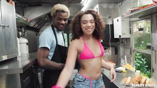 Willow Ryder – Food Truck Fuck – Daisy Marie
